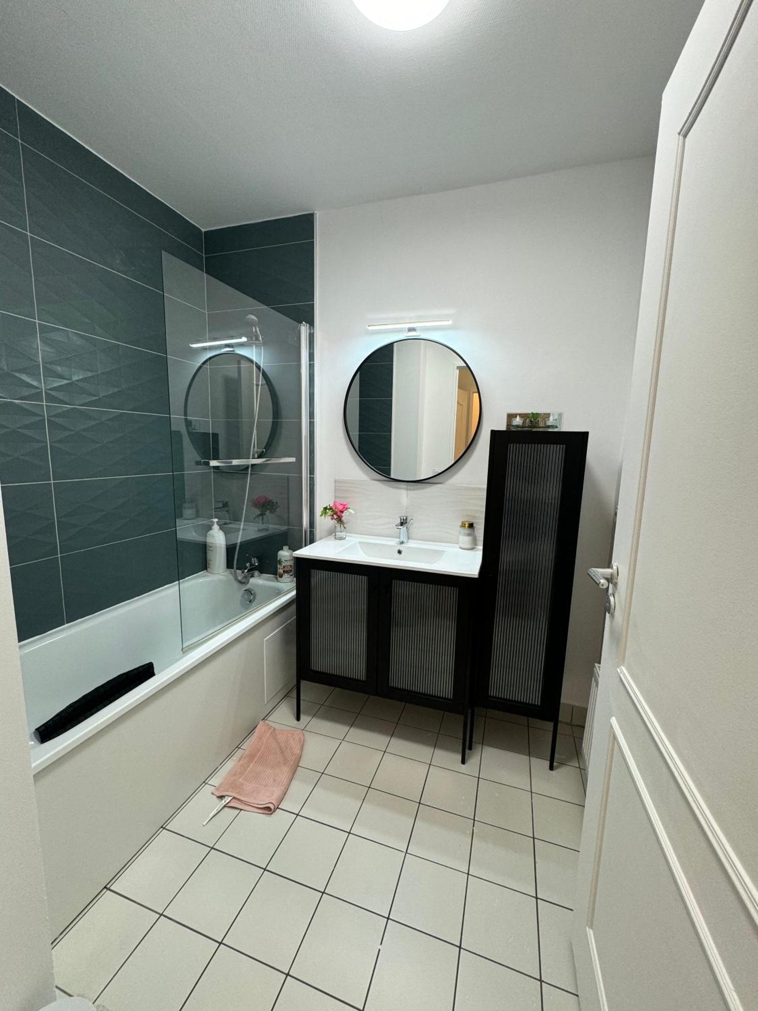 Excellent Apartment For Familly Clichy Exteriör bild